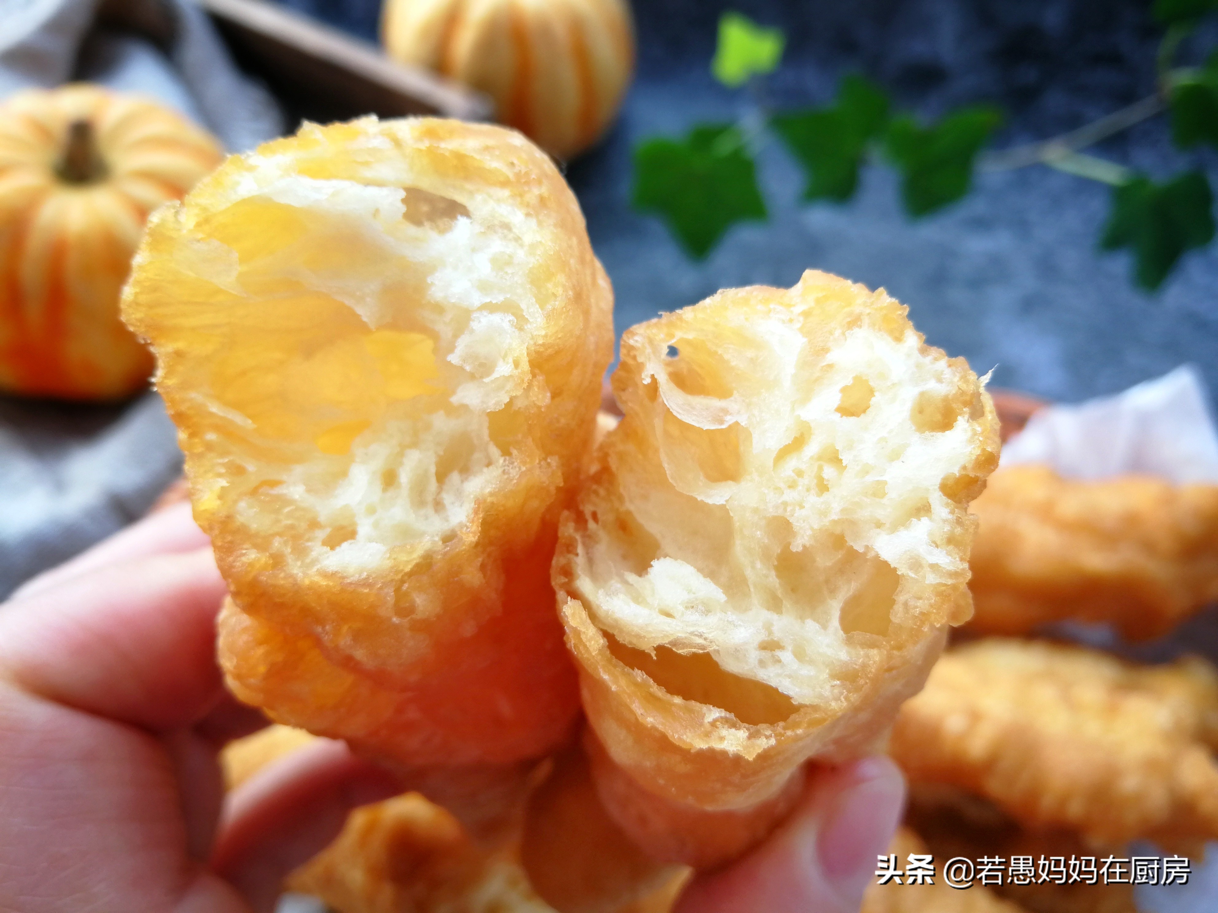 油条的家常做法酥脆空心不用等,酥脆油条做法和配方的全过程