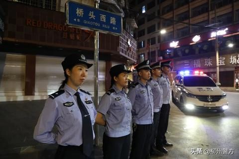 春节我在岗警灯照亮回家路,警灯闪烁守护群众平安回家