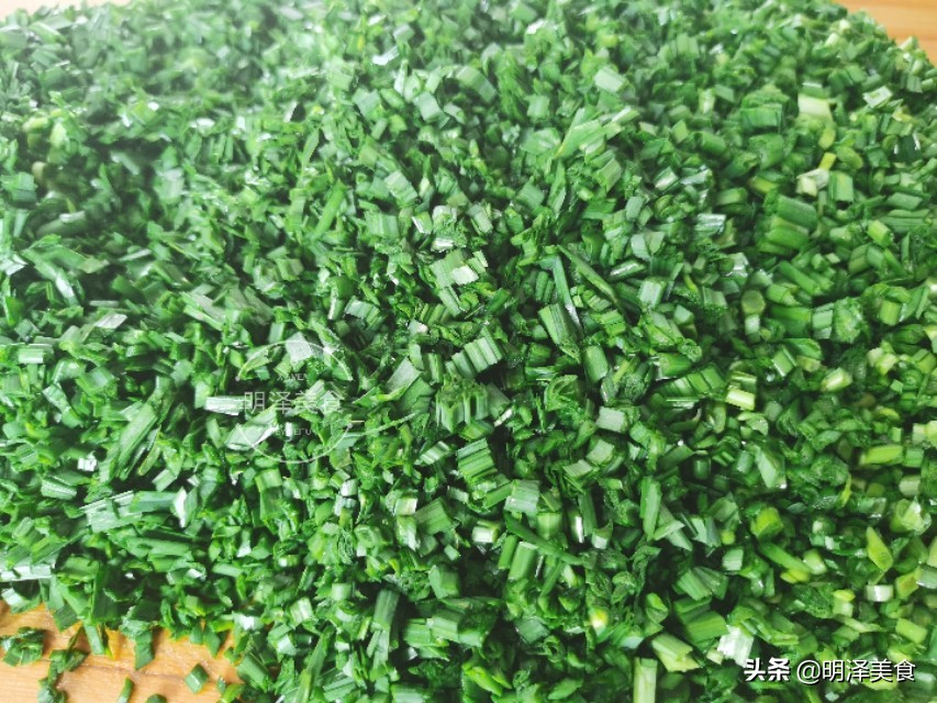 烙韭菜盒子用生鸡蛋,韭菜盒子里面的韭菜鸡蛋要炒熟吗