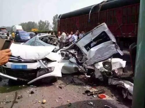 仪表盘的这八个灯亮了必须停车,停车后仪表盘自动亮起