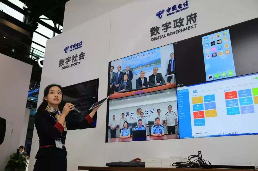 社会如同一艘大船,社会就像是一场舞台剧