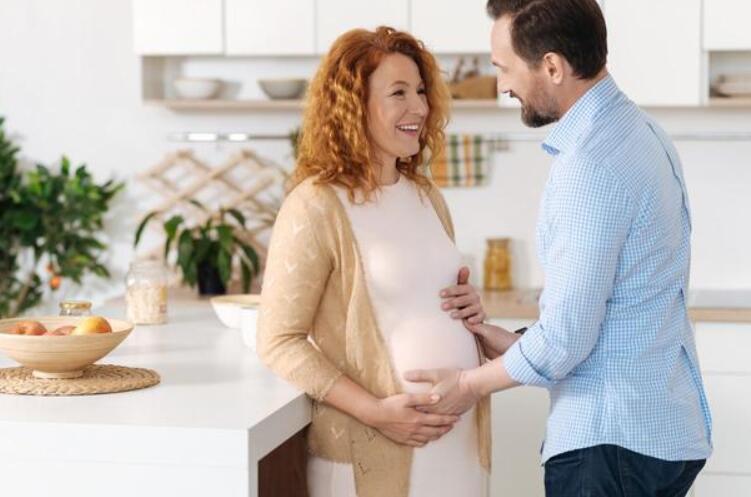 孕妇第一个月闻到了油漆流血,孕妇闻了油漆味补救