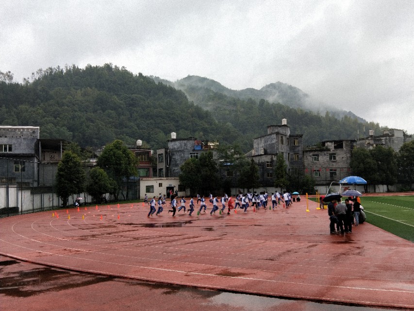 乡村名师冉俅、张永胜工作室开展沿河全县体育优质课评选活动。