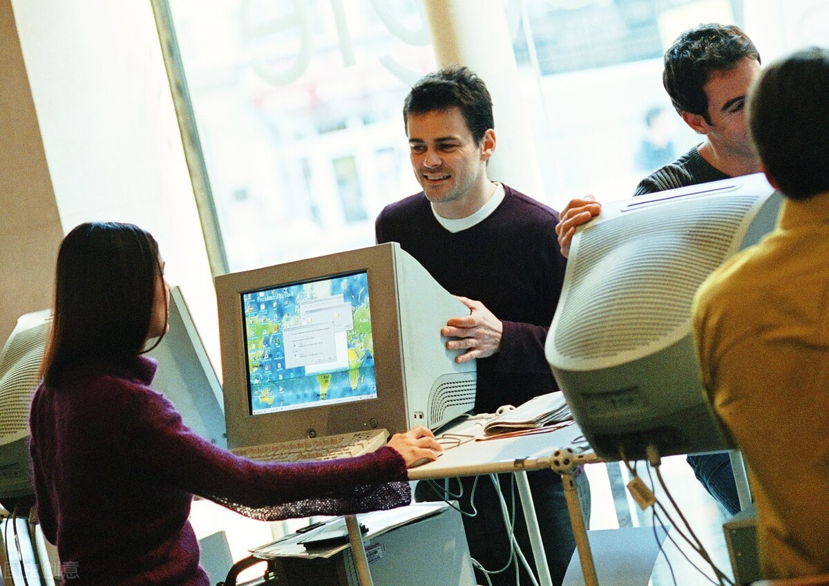 网吧倒闭亏损80万,网吧老板亏了多少