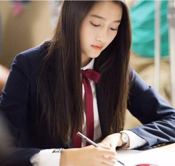 从师姐变师妹,关晓彤2016考上北电