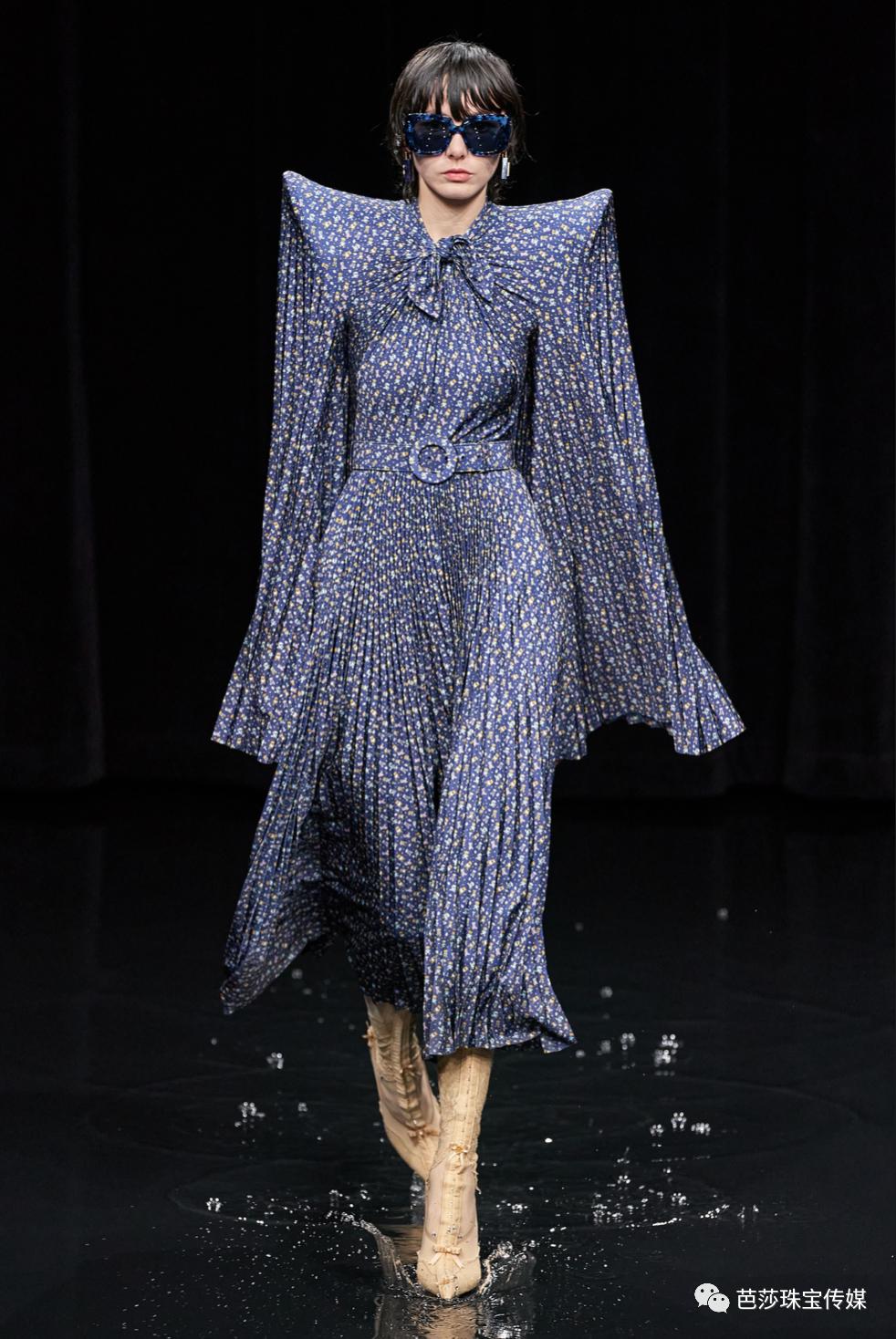 整天研究无聊的穿搭,一天到晚研究穿搭