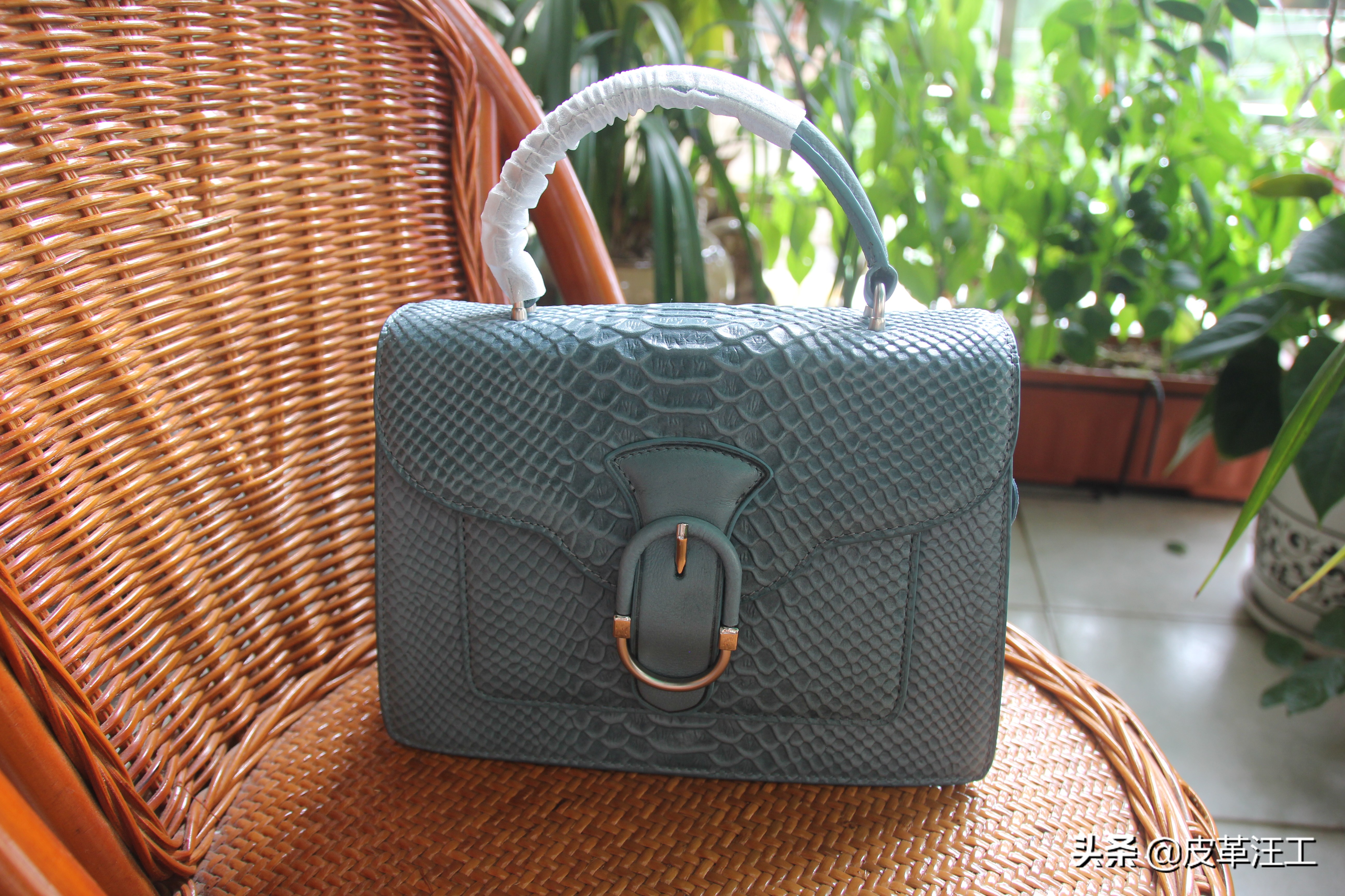 官方正品牛皮女包秋冬百搭款,各种蛇纹真皮气质女包