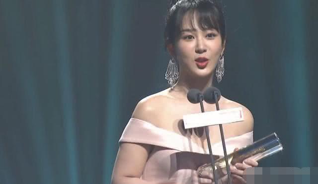 杨紫被主持人叫嘟嘴,杨紫被主持人调侃