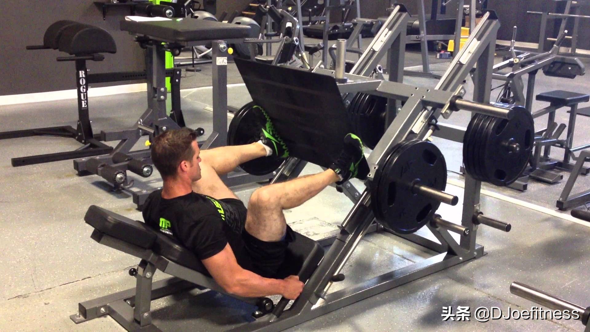 腿弯举训练器怎么使用,腿举机练哪个部位