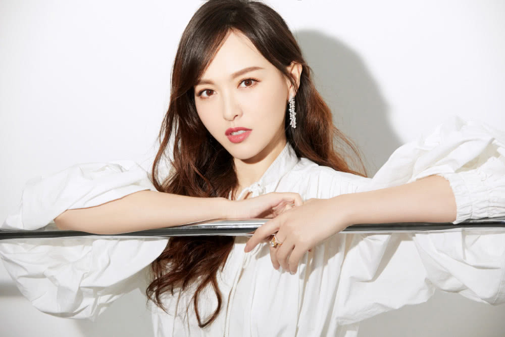 西装搭配连衣裙能搭配光腿神器,西装搭配裙子的法则你知道几种