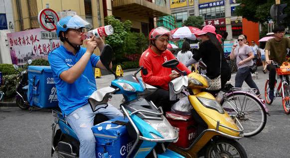 外卖小哥如何才能安全送外卖,外卖小哥给人送外卖的麻烦