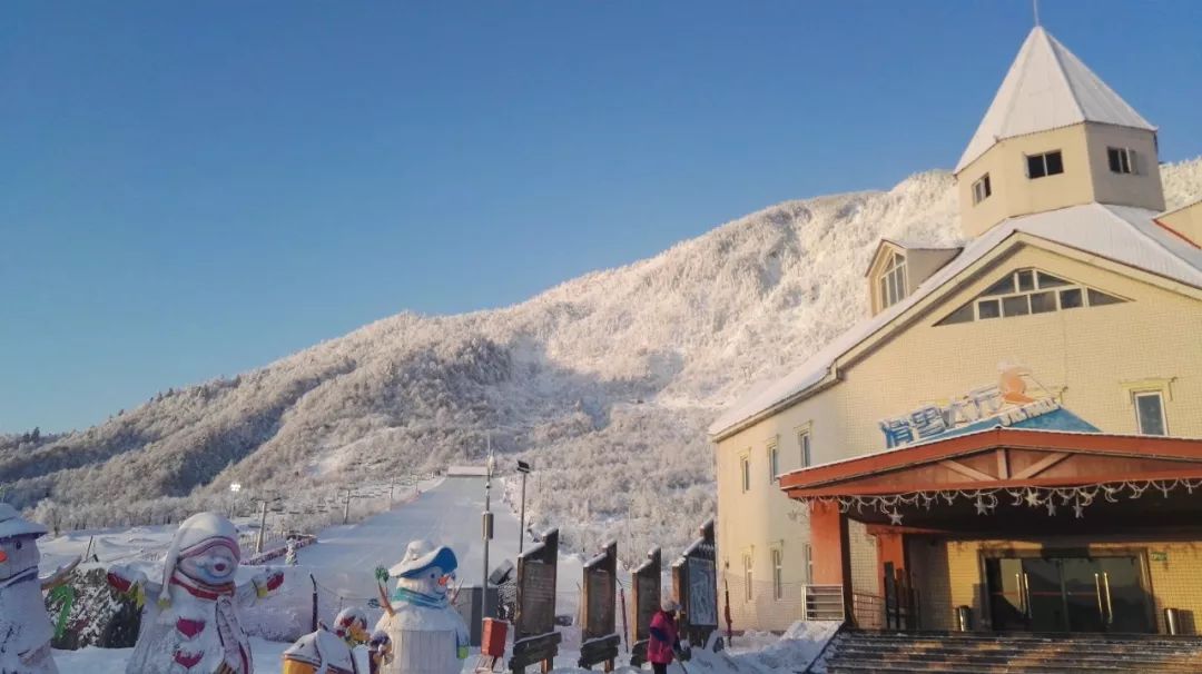 成都周边泡温泉滑雪推荐,成都滑雪泡温泉两日游