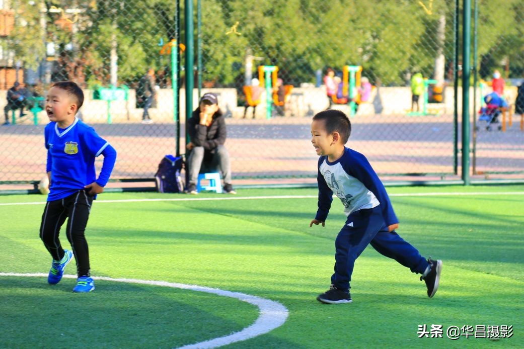 儿童足球训练搞笑瞬间,小孩足球训练10个基本动作
