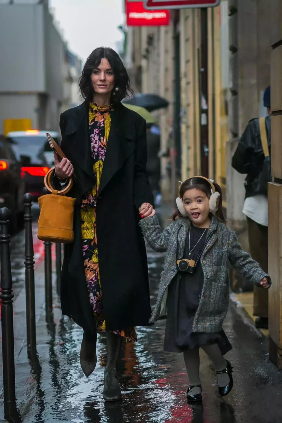 裙摆大衣怎么穿好看,大衣里面的裙子怎么穿