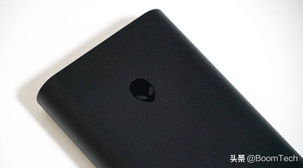 将4只风扇塞入厚度仅有16mm的纤薄游戏本内聊聊Alienwarex15R1