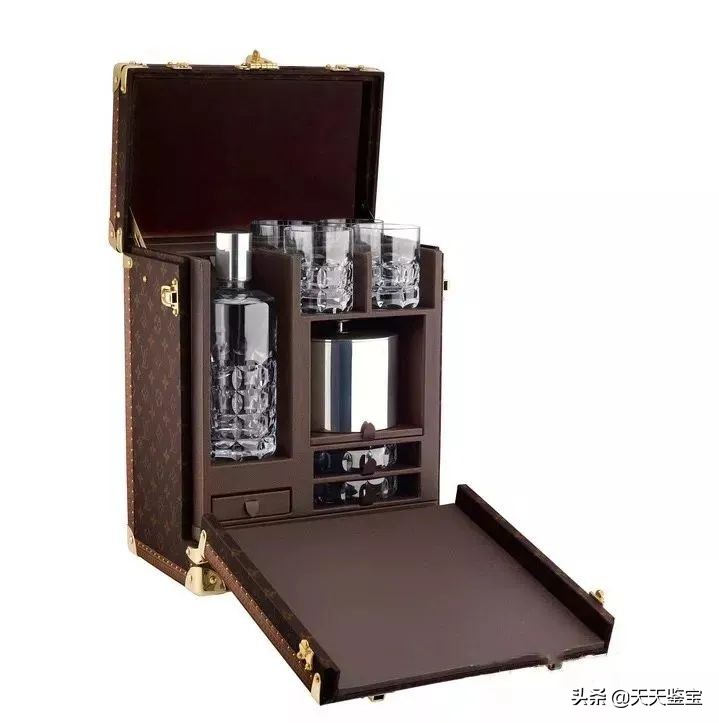 为什么lv包最受欢迎,为什么lv包包都要预定