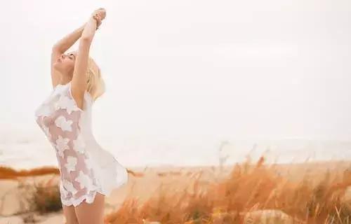 我就是不爱笑怎么回复,不再热情也懒得幽默