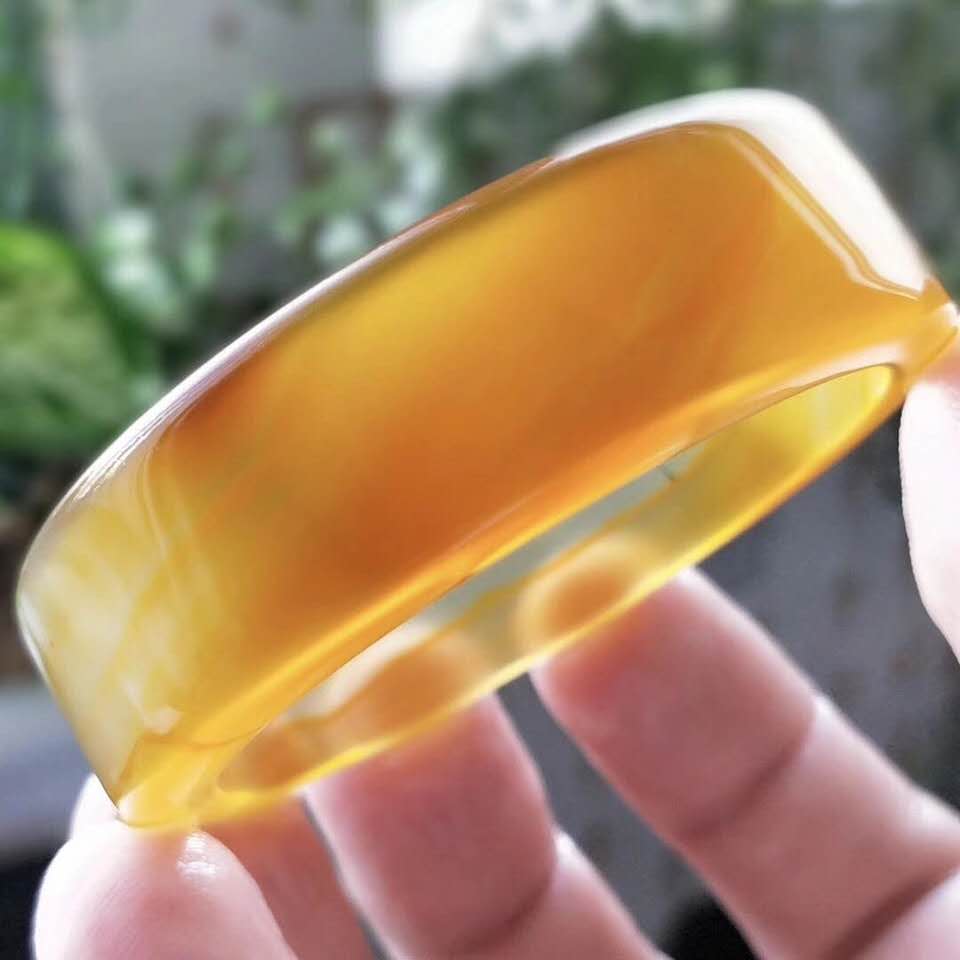 玛瑙手镯玉髓玛瑙对比,烤色玛瑙与正常玛瑙手镯的区别