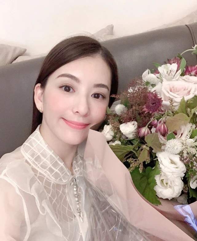 天王嫂方媛在微博上发文,天王嫂方媛走出好友离世阴霾