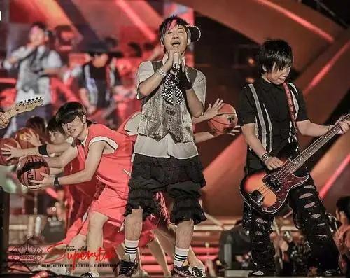 “肤浅”的大张伟，才是最清醒的那个人