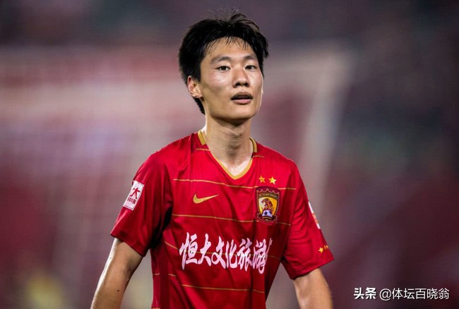 尴尬！恒大6球员“送不走”或只能踢预备队，有人年薪千万级别