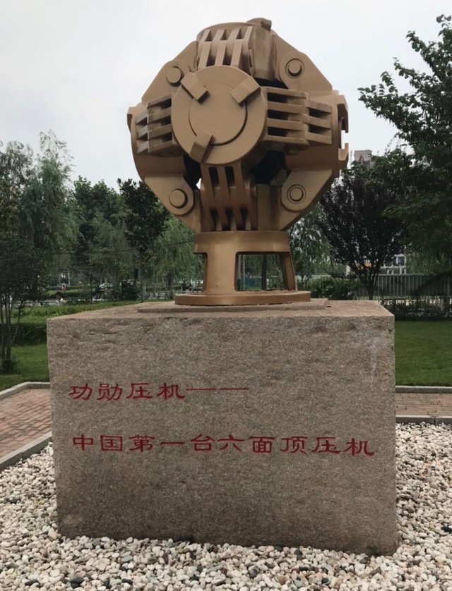 打破钻石,人工钻石和天然钻石价格差距