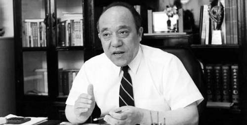 鲁冠球的传奇人生视频,简单描述鲁冠球的创业案例