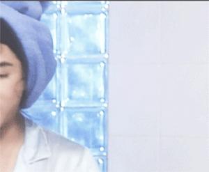 张卫健男扮女装照,张卫健年轻戴帽子造型