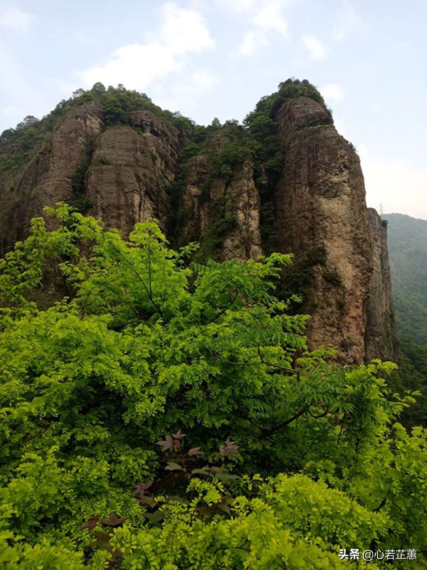 一座山可以用什么词来形容,形容一座山的风景词语