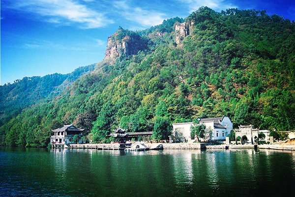 去杭州旅游最该去哪些主要景点,杭州一日游必玩景点杭州美食街