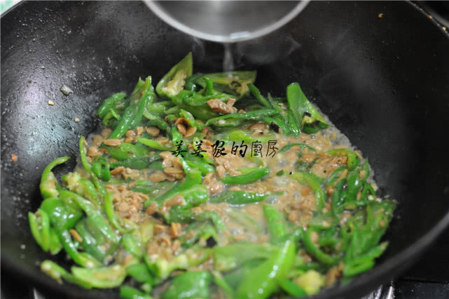 辣椒应该怎么炒才不辣,辣椒和小米辣怎么炒