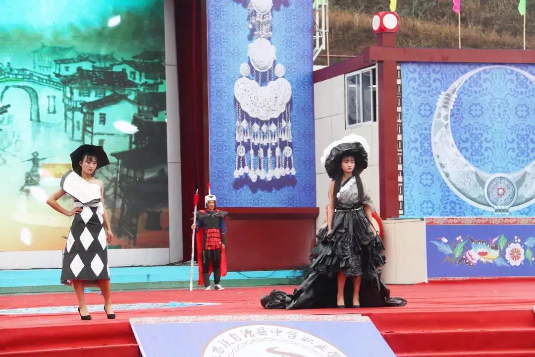 厉害了我们的新时代内容简介,松桃中等职业学校