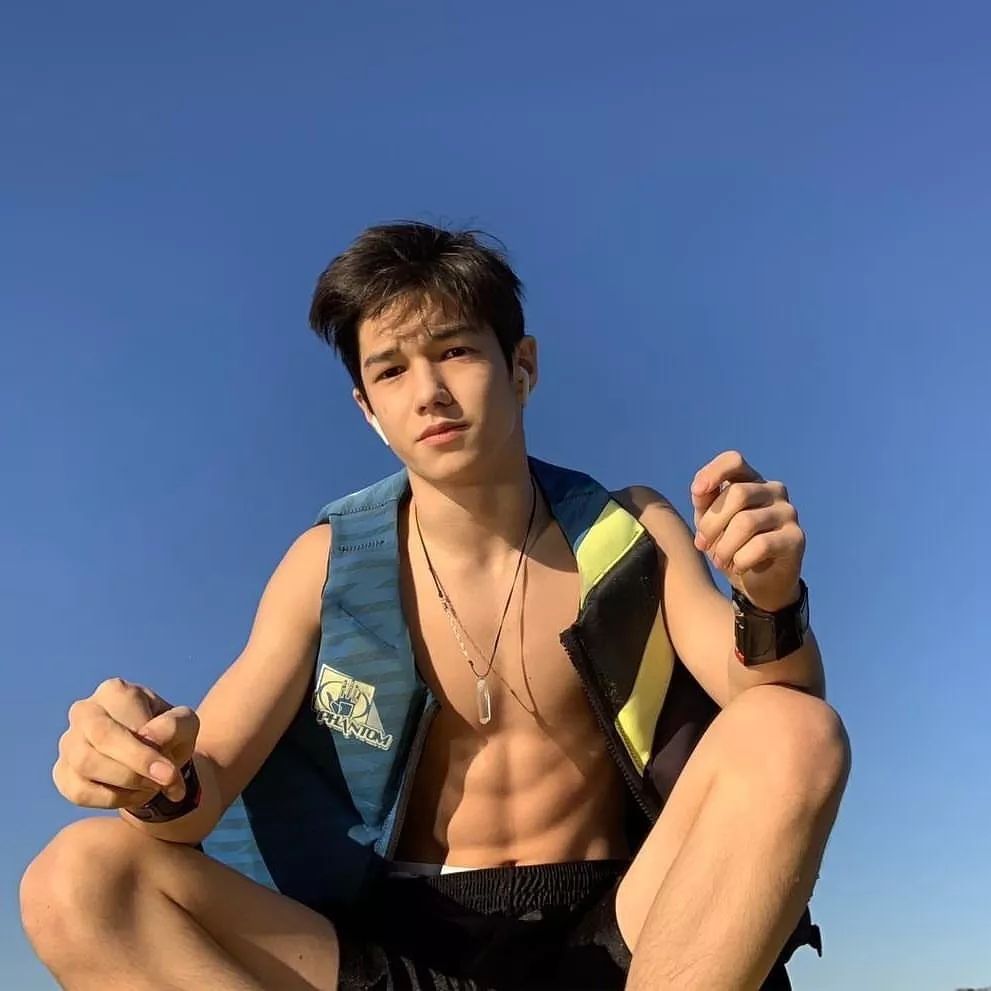 韩国混血网红emily,韩国网红韩国帅哥