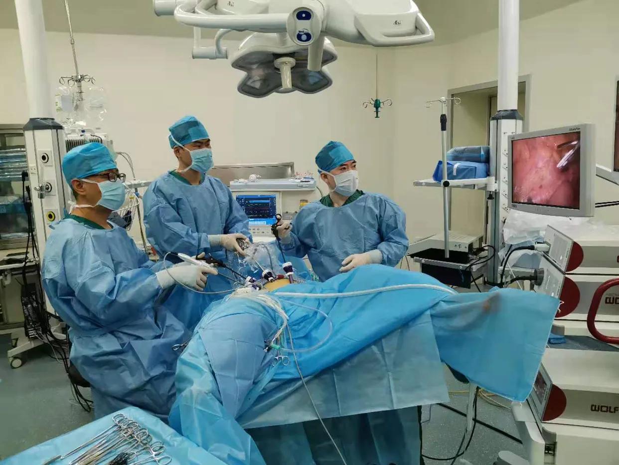 省医院开展腹部无辅助切口经自然腔道取标本的乙状结肠切除手术