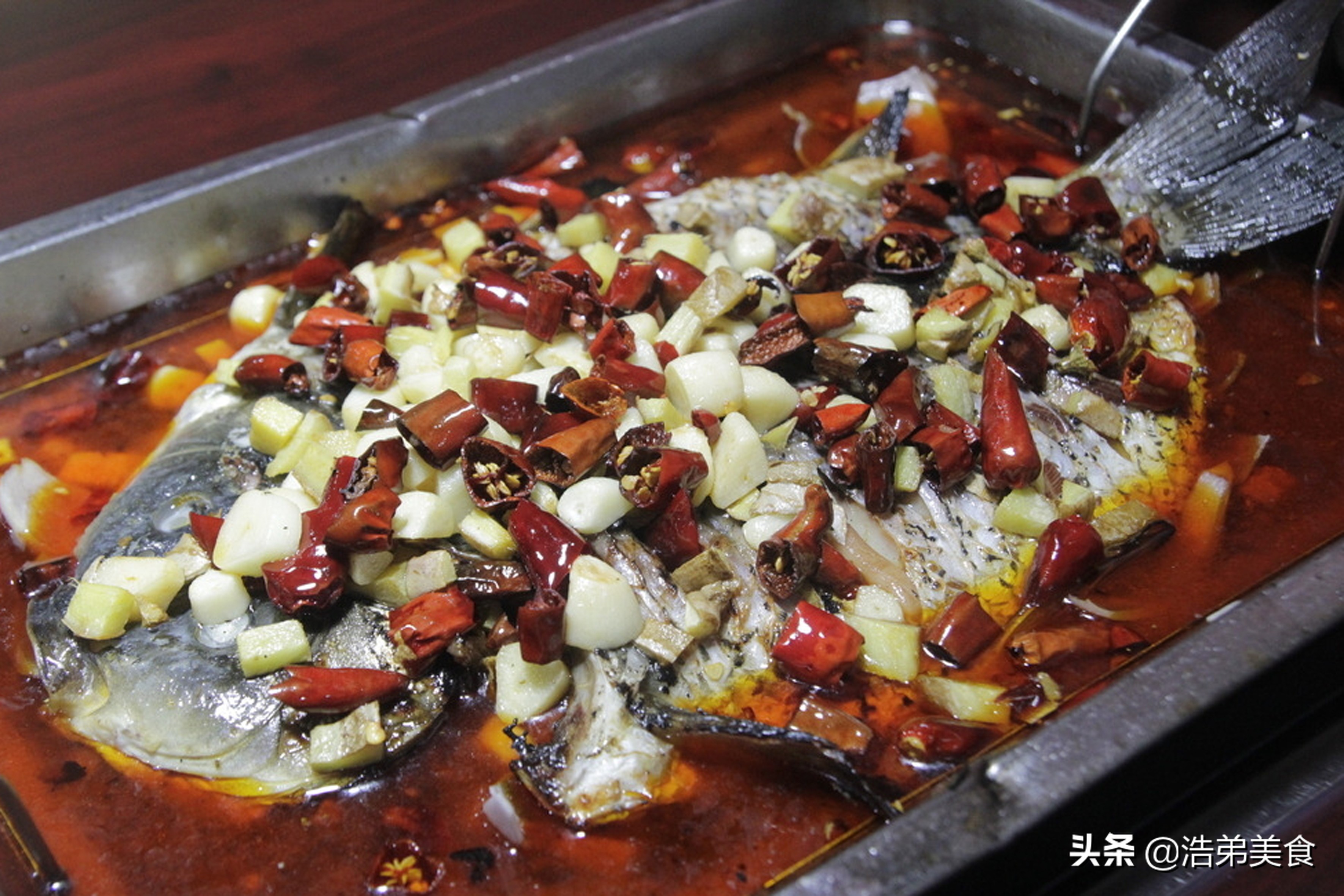 烤鱼店制作烤鱼全过程,厨师长秘制烤鱼配方分享