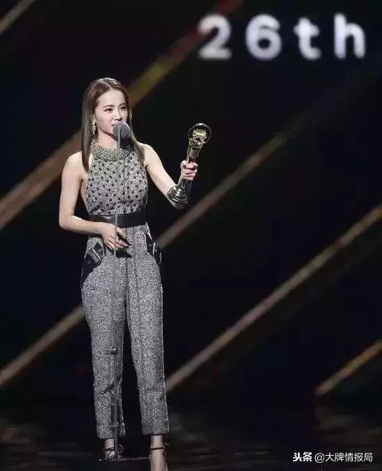 从舞蹈白痴到舞娘，唱歌成就仅次于王菲，传奇亚洲歌后但情路多舛