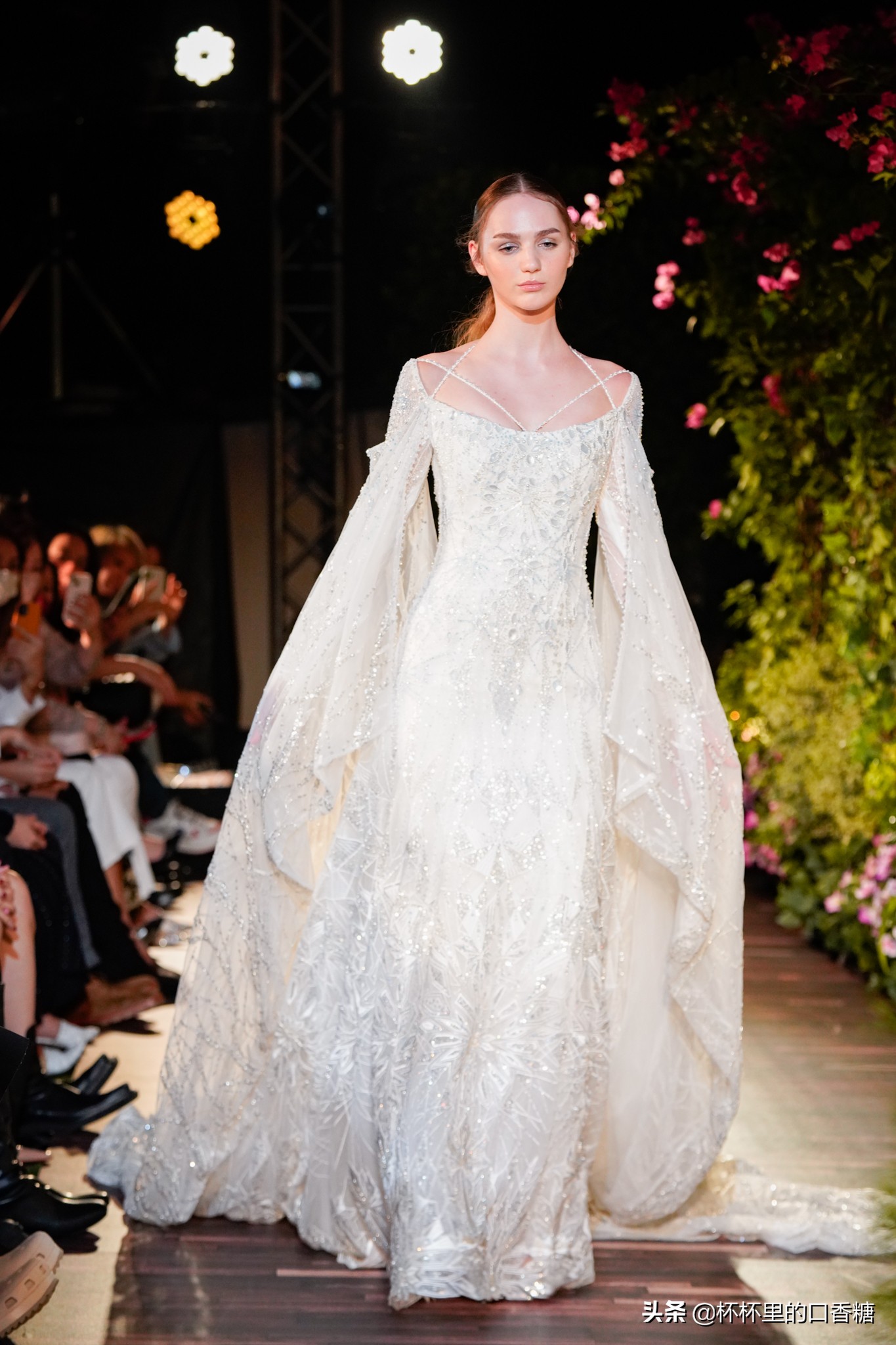 迪士尼公主礼服女童,迪士尼公主礼服还原冰雪奇缘