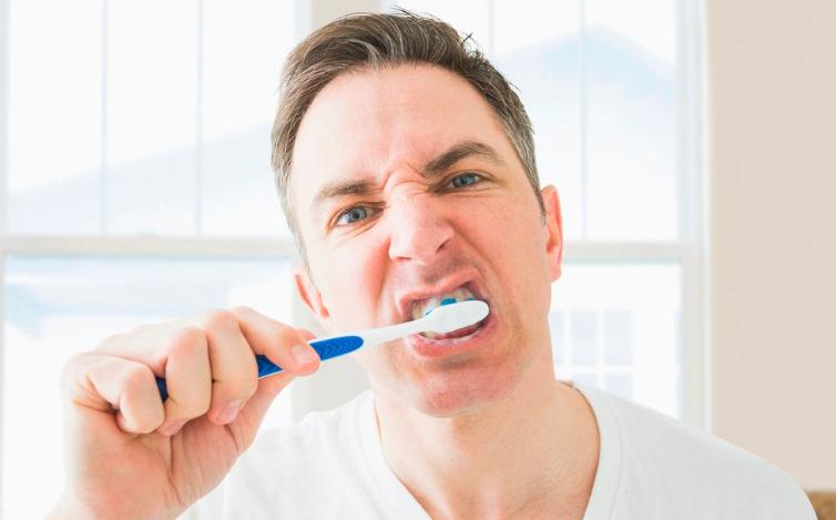 清洁牙齿全过程,清洁牙齿最有效的方法测评