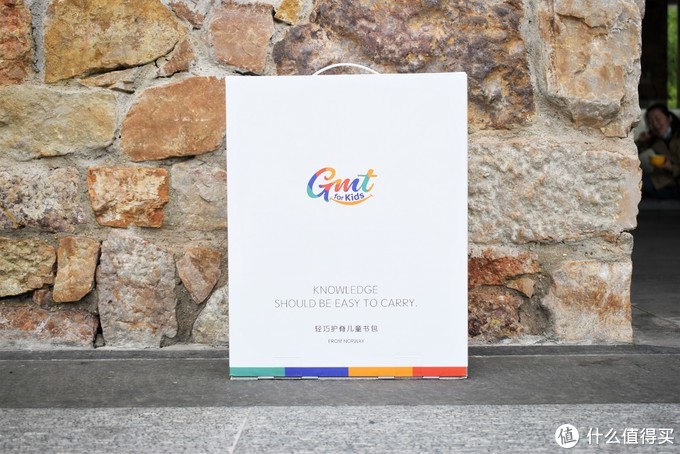 别让孩子输在起跑线，背上GMT for Kids挪威小方包，轻便 舒适 充裕