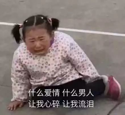 男朋友和他的好基友互相种草莓，请问这种行为正常吗？