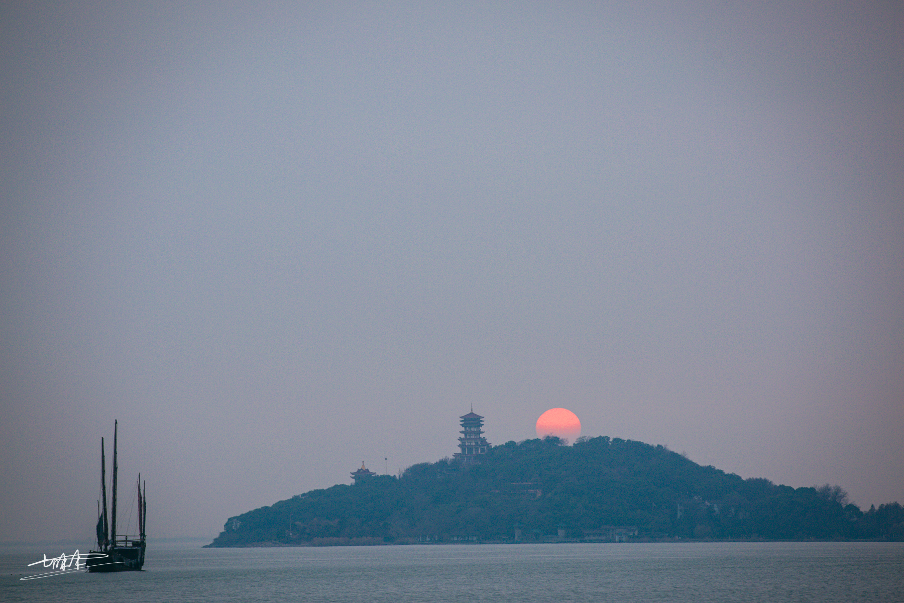 江南最大山水园林,独占太湖风景最美一角,堪称“无锡第一胜景”
