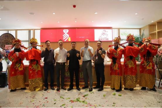 携手相伴16年平淡且幸福,携手同行共助成长心得