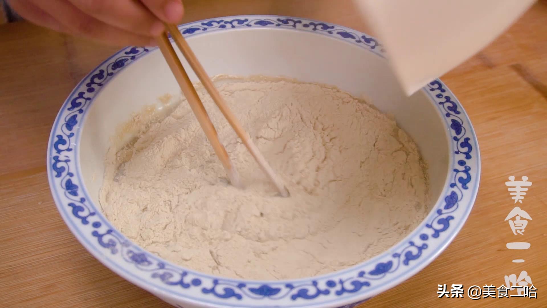 电饼铛烧烤面筋的做法全过程视频,烧烤摊烤面筋简易酱料配方