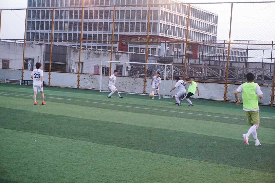 绿茵足球点亮梦想,绿茵点亮梦想足球伴我成长