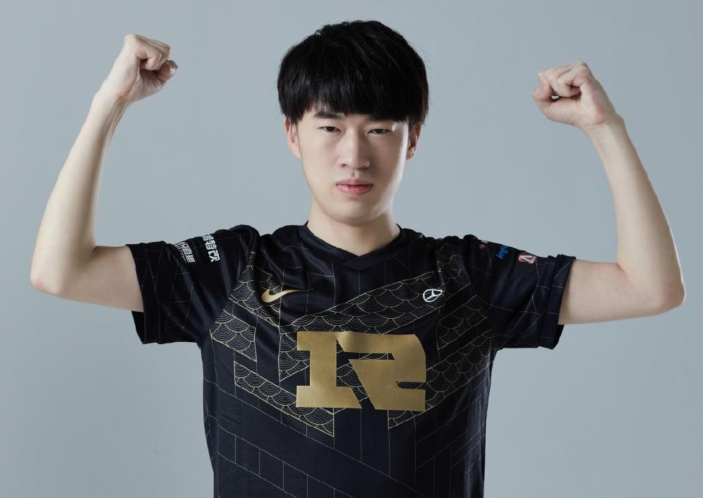 小虎给rng上单留了纳尔,小虎rng练习纳尔纪录片