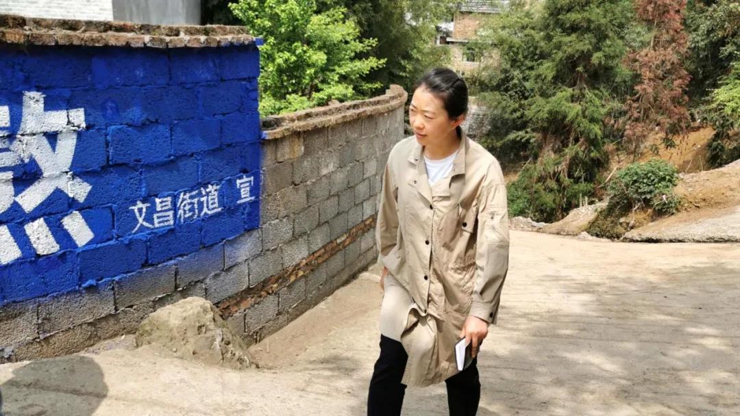 省城下来的实在人——记贵州纳雍左翼河社区第一书记黄瑾