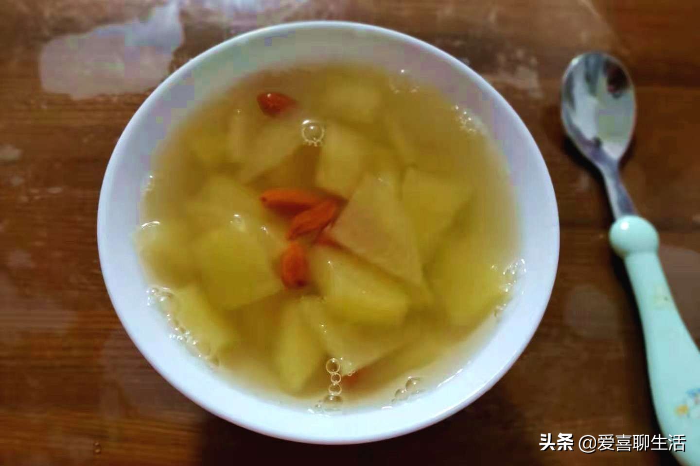 孩子适合喝的苹果水做法,老人小孩喝的苹果汁怎么做