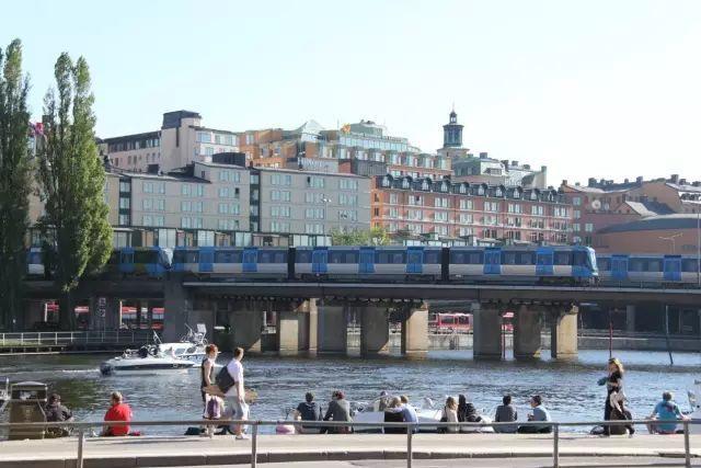 深夜除了晒烤串，还能晒太阳