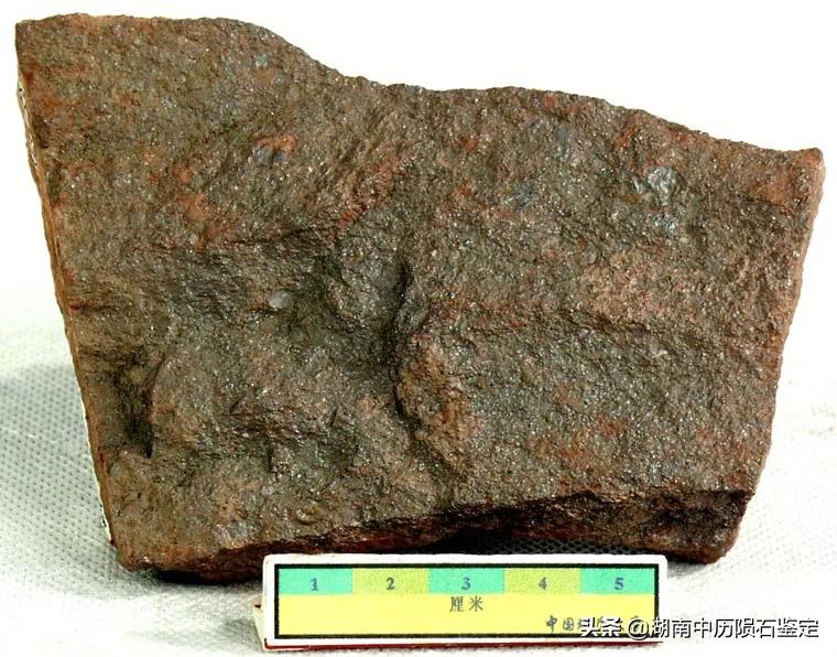 月球陨石与地球矿石的区别,月球陨石和矿石有什么区别