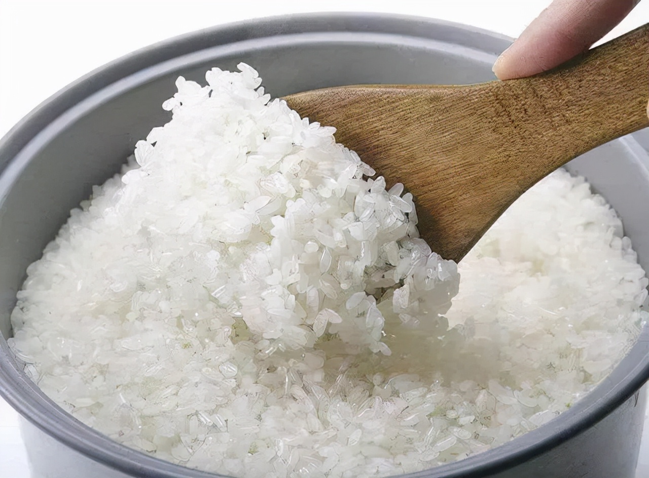 怎么用电饭煲蒸米饭又软又香,蒸米饭总是掌握不好放多少水